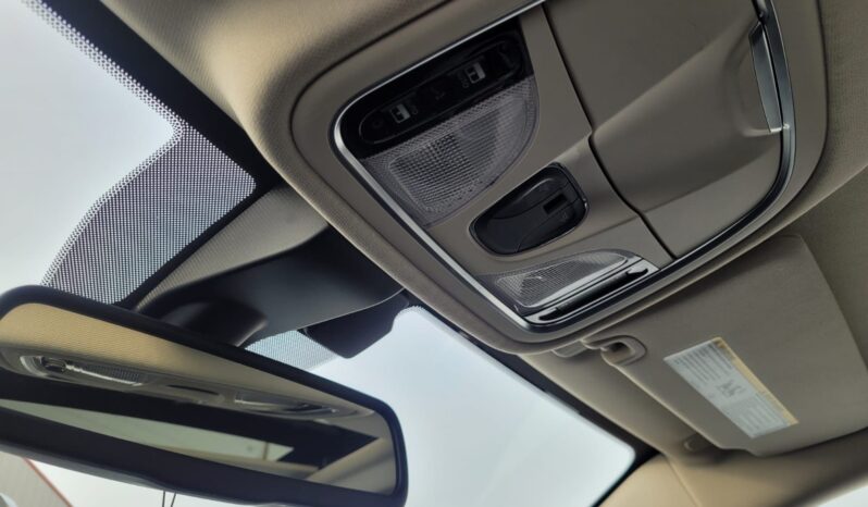 
								2015 Chrysler 200C full									