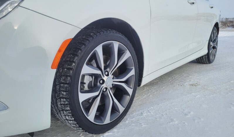 
								2015 Chrysler 200C full									