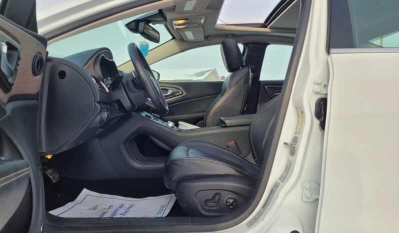 
								2015 Chrysler 200C full									