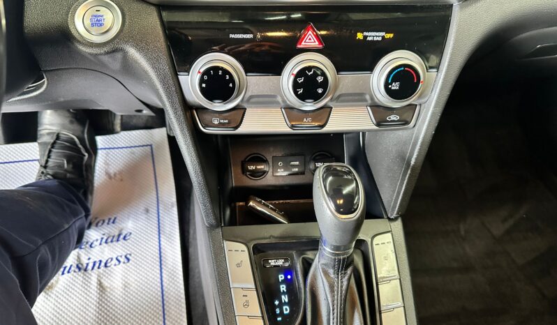 
								2020 Hyundai Elantra full									