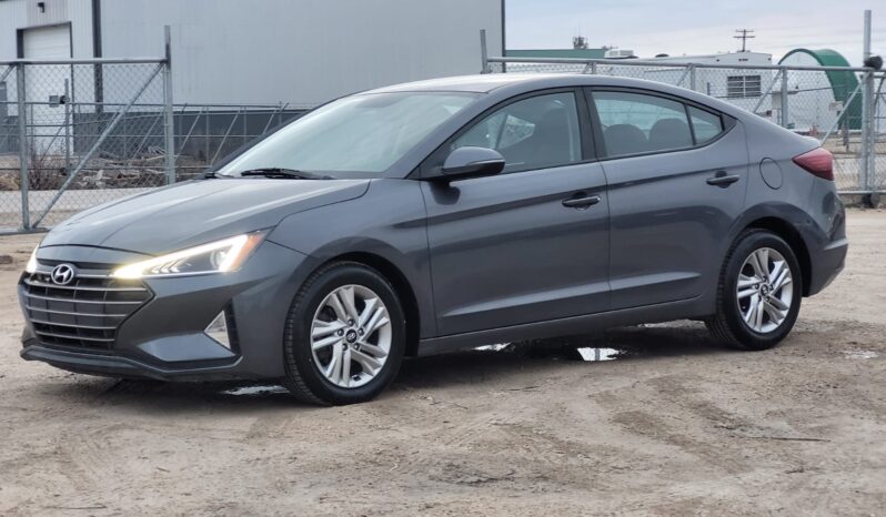 
								2020 Hyundai Elantra preffered full									