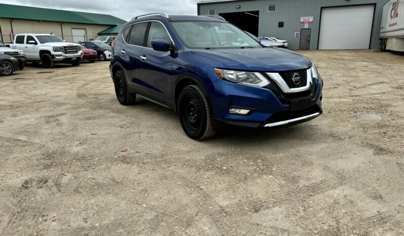 
								2019 Nissan rogue SV AWD full									