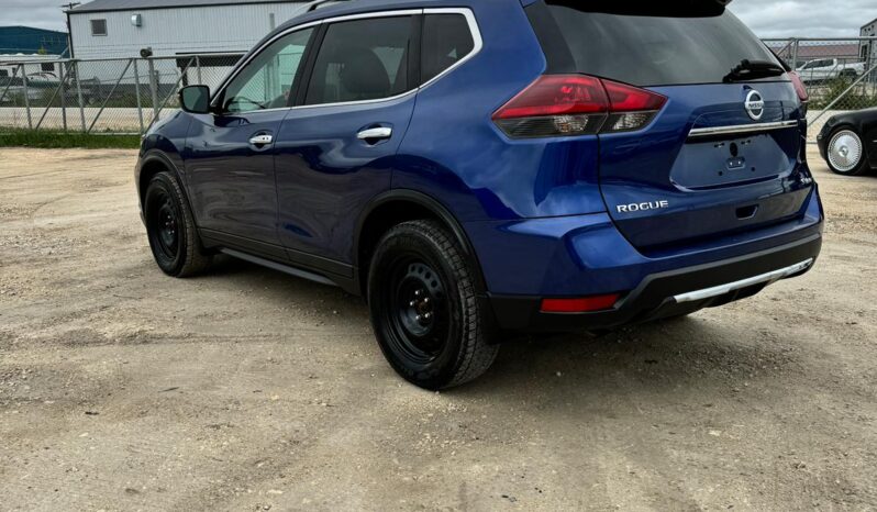 
								2019 Nissan rogue SV AWD full									