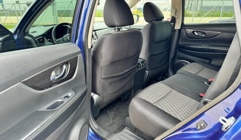 
								2019 Nissan rogue SV AWD full									