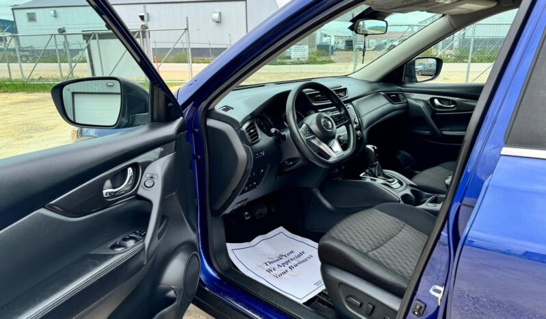 
								2019 Nissan rogue SV AWD full									