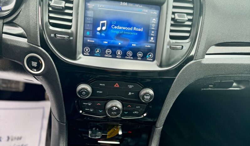 
								2017 Chrysler 300 S full									