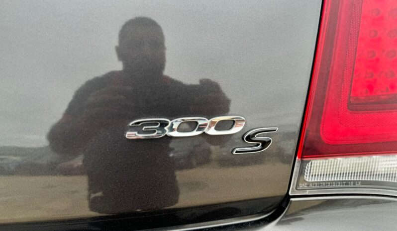 
								2017 Chrysler 300 S full									