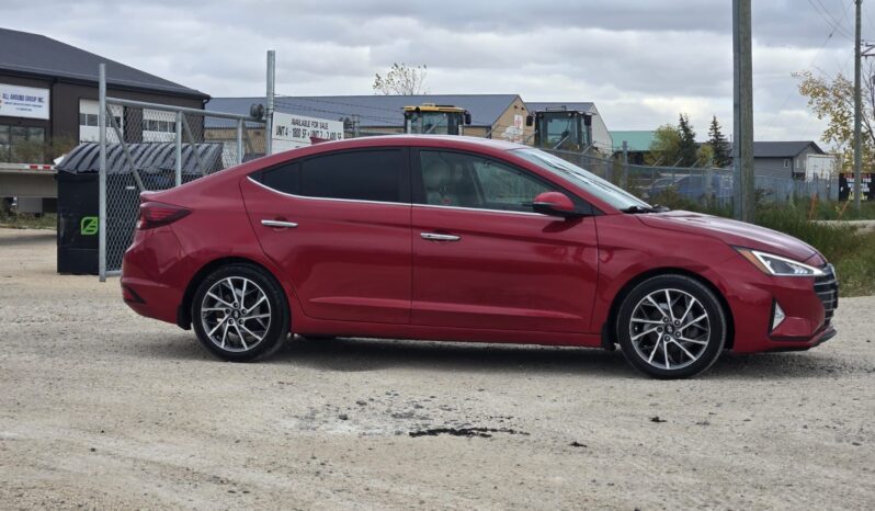 
								2020 Hyundai Elantra Luxury full									
