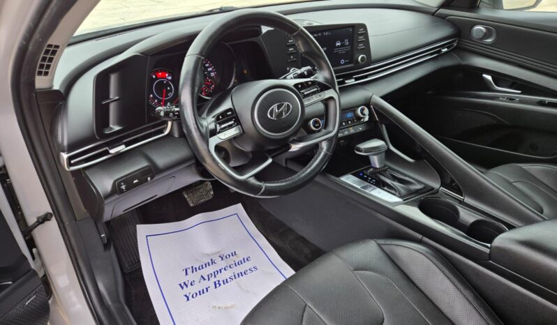 
								2021 Hyundai Elantra Luxury full									