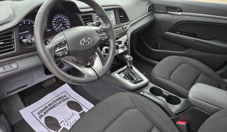 
								2020 Hyundai Elantra Luxury full									