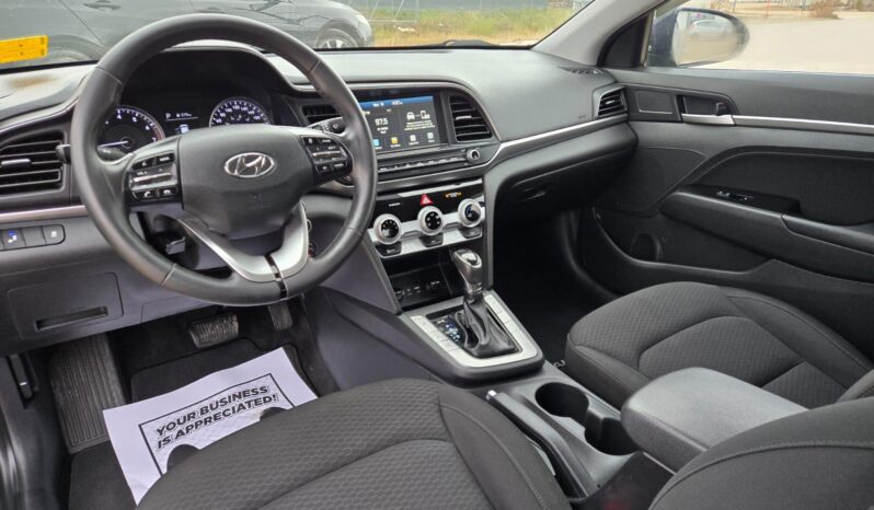 
								2020 Hyundai Elantra Luxury full									