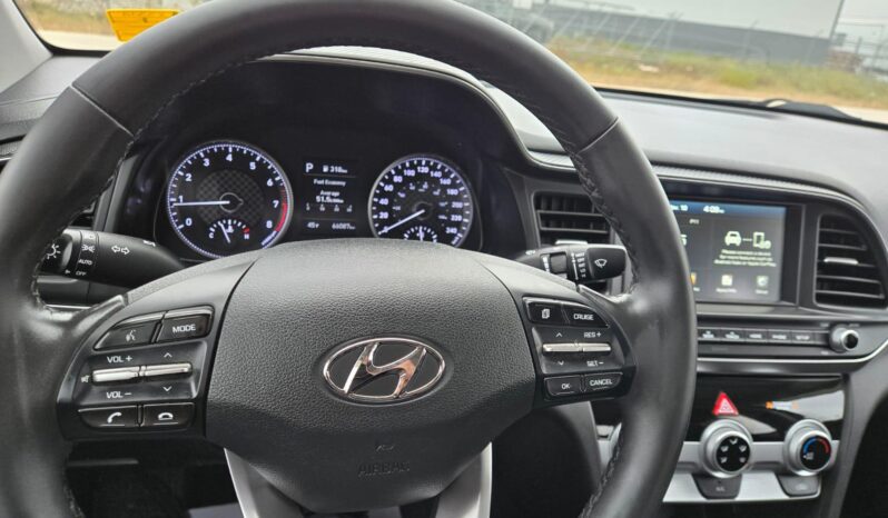
								2020 Hyundai Elantra Luxury full									