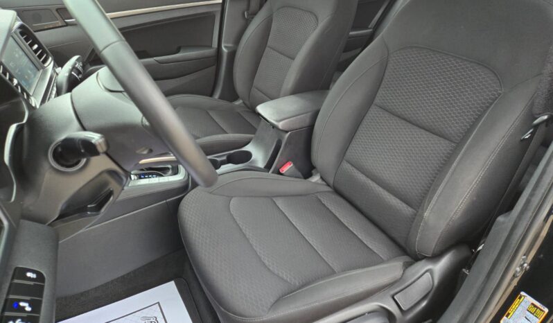 
								2020 Hyundai Elantra Luxury full									