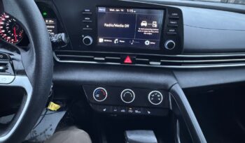 
										2021 Hyundai Elantra full									