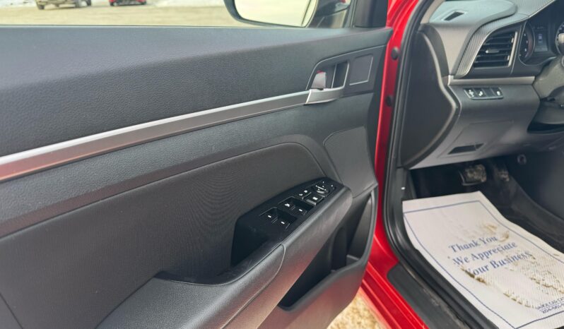 
								2020 Hyundai Elantra full									