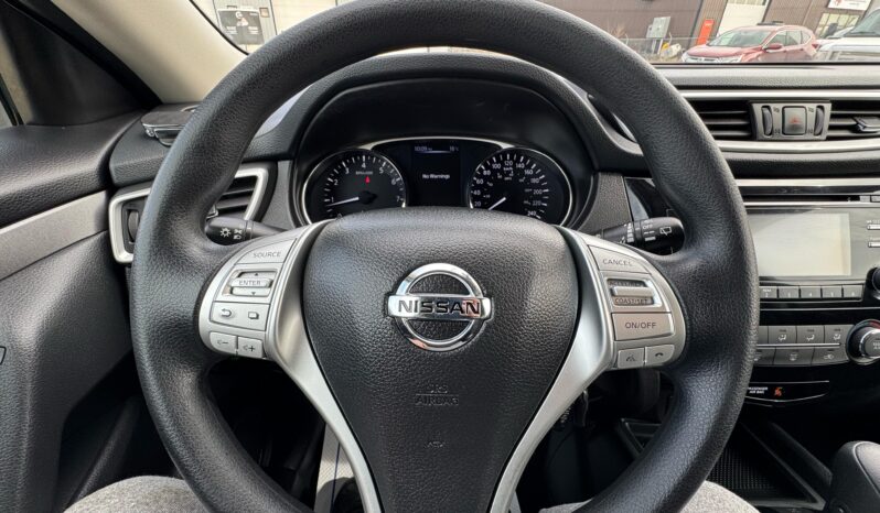 
								2016 Nissan rogue S AWD V4 supper full									