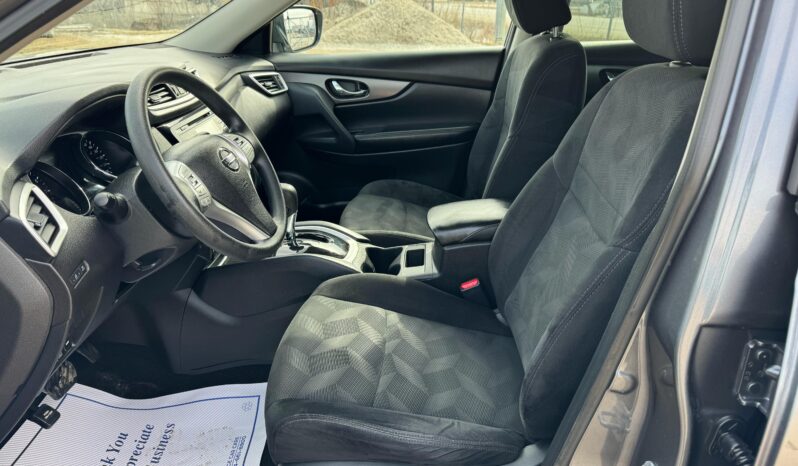 
								2016 Nissan rogue S AWD V4 supper full									