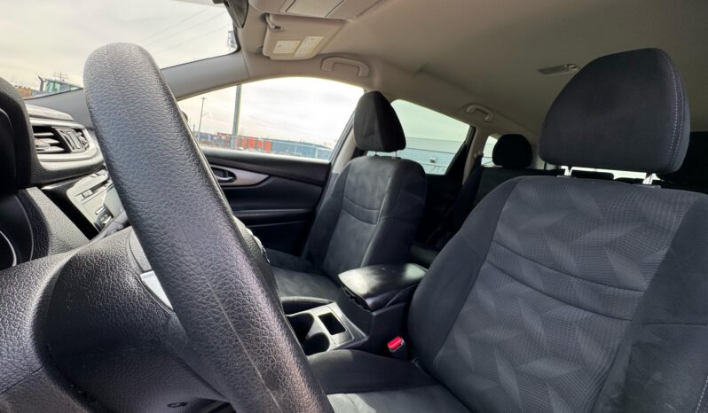 
								2016 Nissan rogue S AWD V4 supper full									