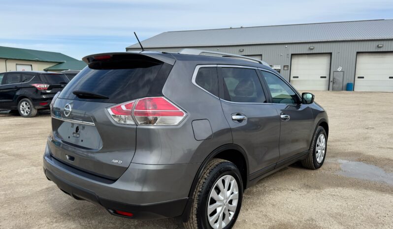
								2016 Nissan rogue S AWD V4 supper full									