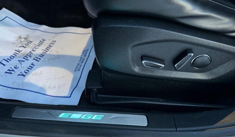 
								2018 Ford Edge titanium AWD full									