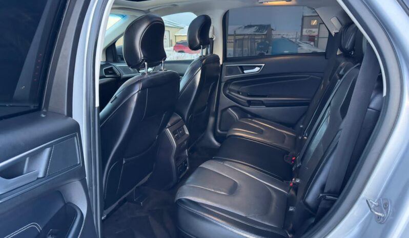 
								2018 Ford Edge titanium AWD full									